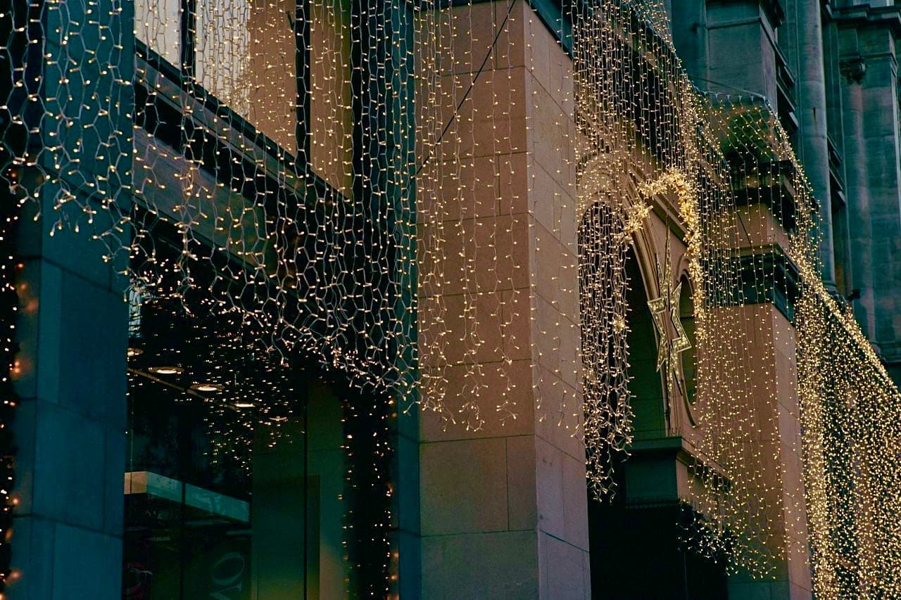 Ghirlandă Perdea pe fir elastic IP65 | 3x2m | Cablu Transparent – Ghirlande de Exterior